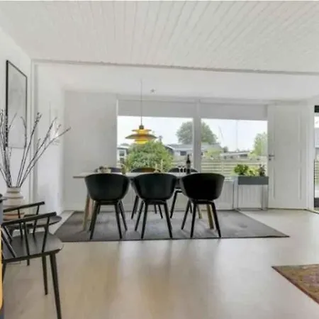 Near The In Popular Area *