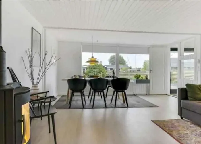 Near The In Popular Area *